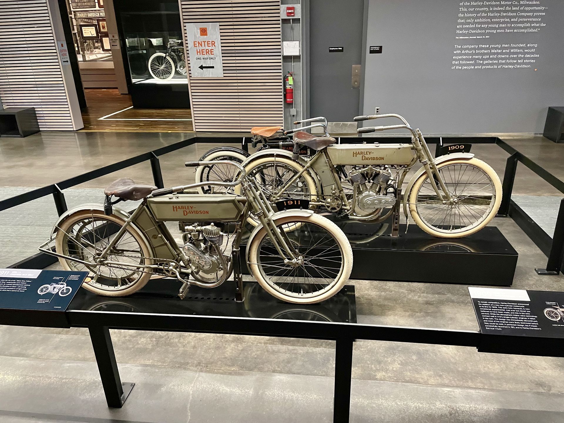 Na początku motocykle mocno przypominały rowery