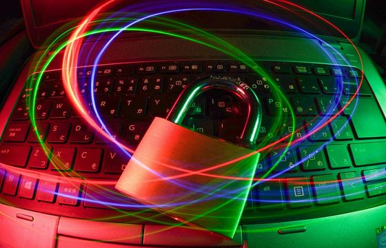 Szybkie blokady nielegalnych treści w internecie. Unijny akt ma obowiązywać w Polsce