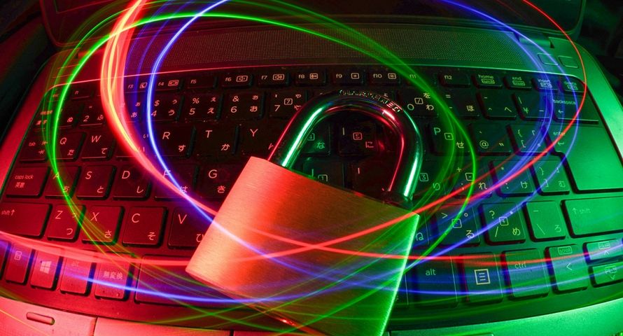 Szybkie blokady nielegalnych treści w internecie. Unijny akt ma obowiązywać w Polsce
