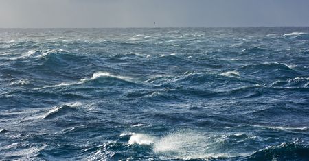 Unosi się w powietrzu. Wstrząsające odkrycie nad Oceanem Atlantyckim