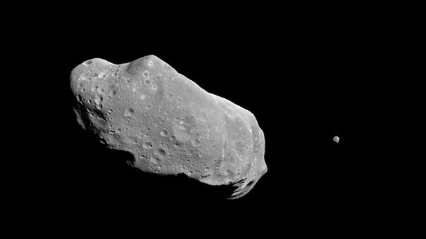 Asteroida 2002 AM31 przeleci dzisiaj blisko Ziemi - można ją obserwować online 1