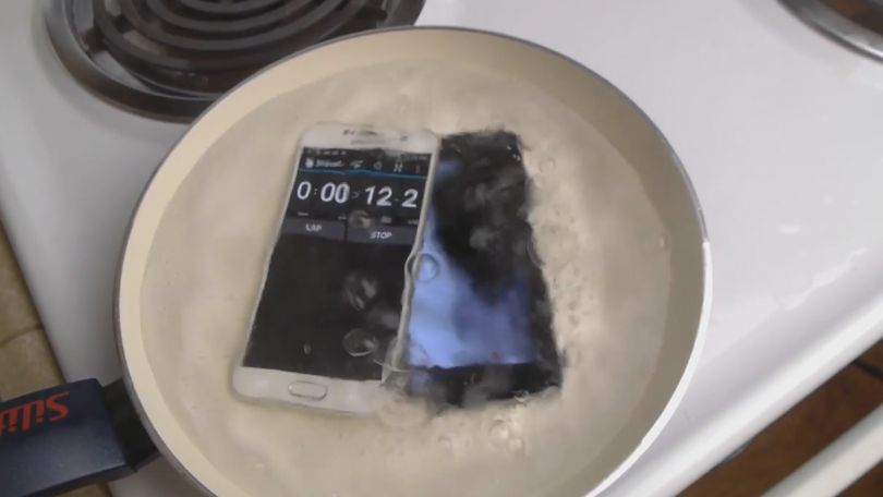 Samsung Galaxy S6 i iPhone 6 we wrzącej wodzie? Proszę bardzo 1