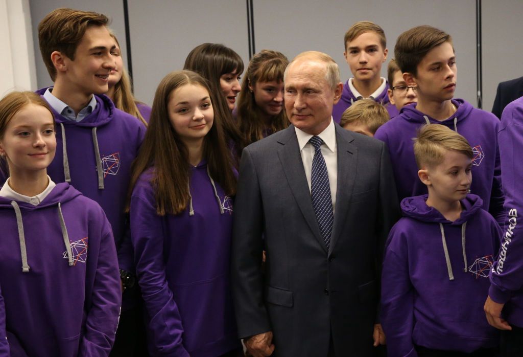 Władimir Putin w młodzieżowej Akademii Kałasznikowa w Iżewsku w 2019 roku 
