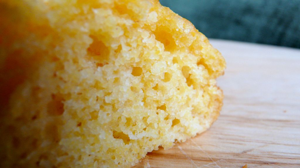 Chleb kukurydziany w proszku (niewzbogacony)