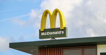 Darmowe posiłki dla służb mundurowych. W sieci zawrzało. McDonald's odpowiada