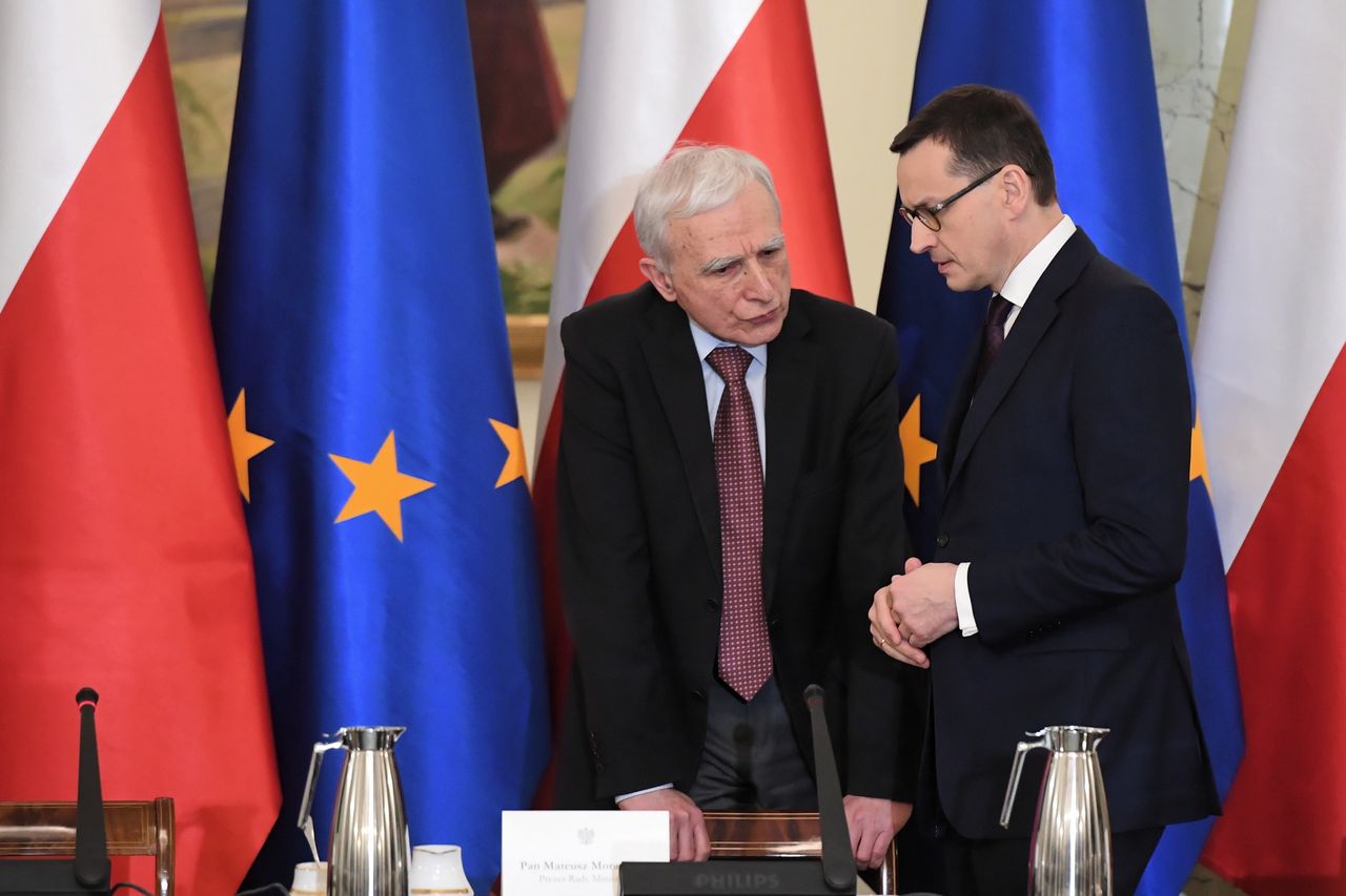 - Jest zamiar wypowiedzenia kontraktów naftowych zawartych z Rosją - powiedział w piątek pełnomocnik rządu ds. strategicznej infrastruktury energetycznej Piotr Naimski 