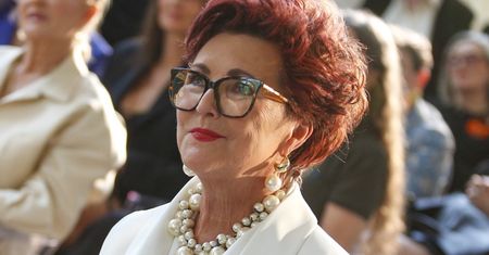 Przeszła samą siebie. Kwaśniewska pojawiła się na gali w "rozciętym" garniturze