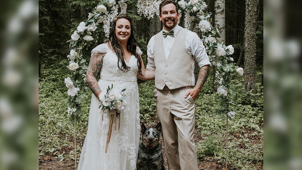 Pies został prawdziwym bohaterem sesji ślubnej