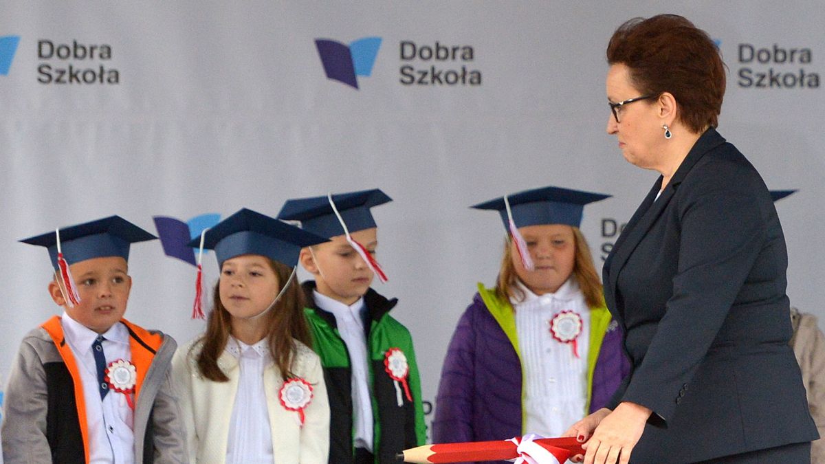 Minister edukacji Anna Zalewska podczas inauguracji nowego roku szkolnego