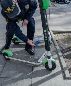 Warszawa. Nowe przepisy dla hulajnóg elektrycznych. 86 usunięto