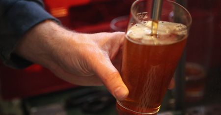 Warszawa wznawia wydawanie zezwoleń na sprzedaż alkoholu
