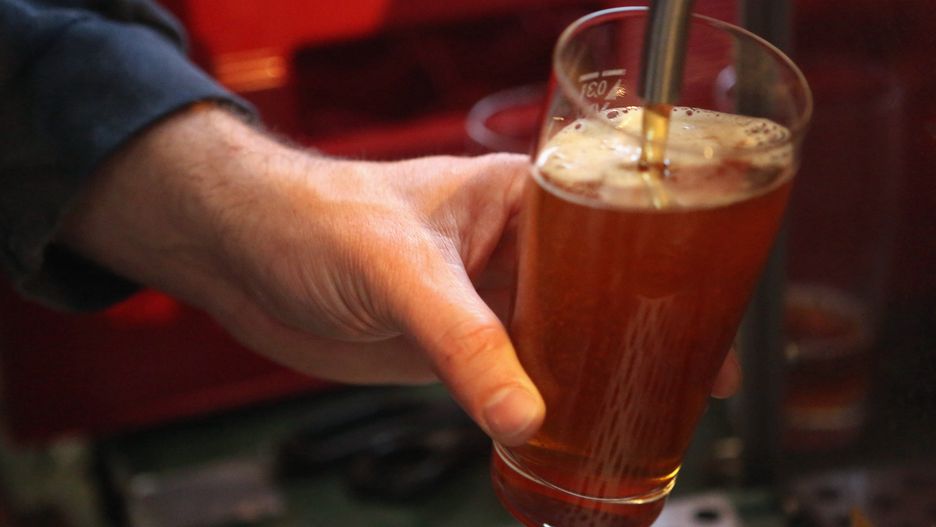 Koronawirus. Warszawa. Wydawanie zezwoleń na sprzedaż alkoholu zostało wznowione.