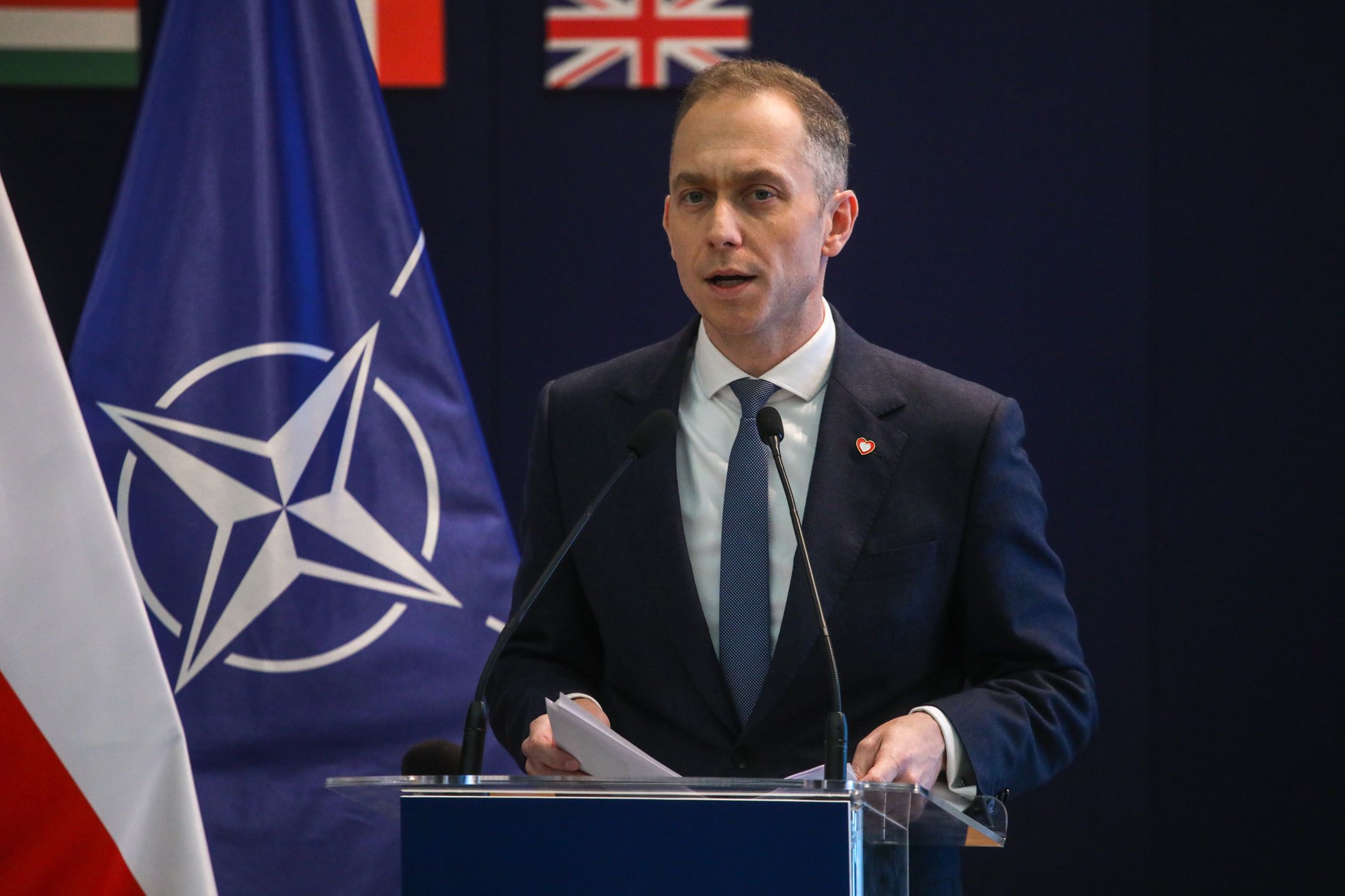 Warszawa, 25.04.2024. Wiceminister obrony narodowej Cezary Tomczyk na konferencji prasowej w siedzibie MON w Warszawie, 25 bm. Spotkanie dot. bieżących działań MON w tym audytu. Przedstawione zostały także informacje o wnioskach kierowanych do prokuratury. (aldg) PAP/Albert Zawada