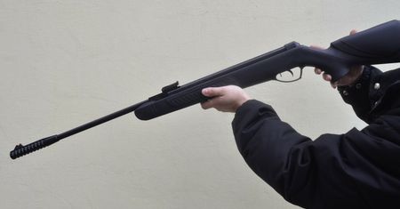 Postrzelił psa. Zwierzę nie żyje. Mężczyzna w rękach policji