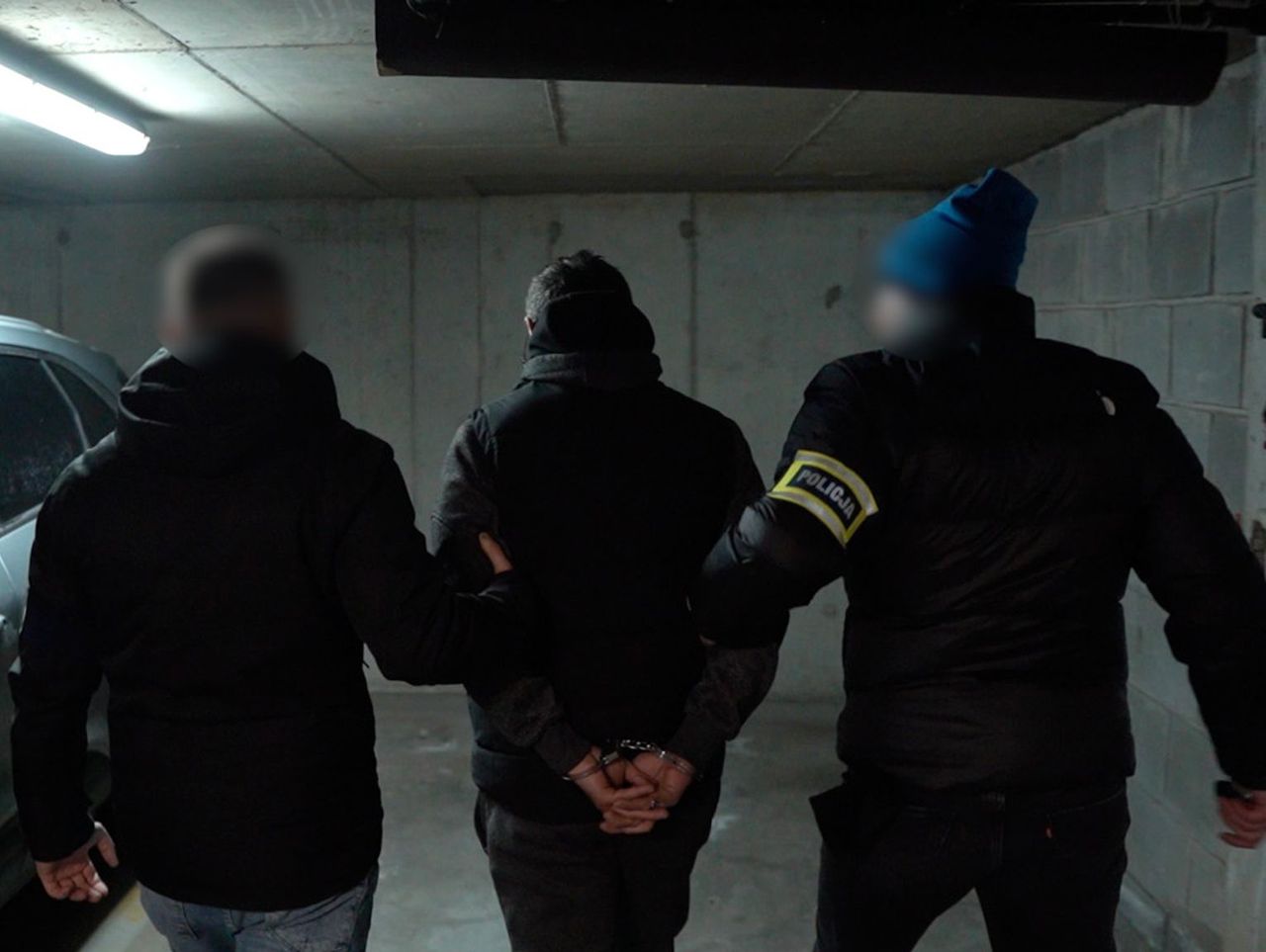 Warszawa: Magazyn nielegalnych papierosów w podziemnym garażu