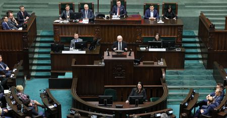 Tego się nikt nie spodziewał. Rozsierdzony Kaczyński wpadł na mównicę