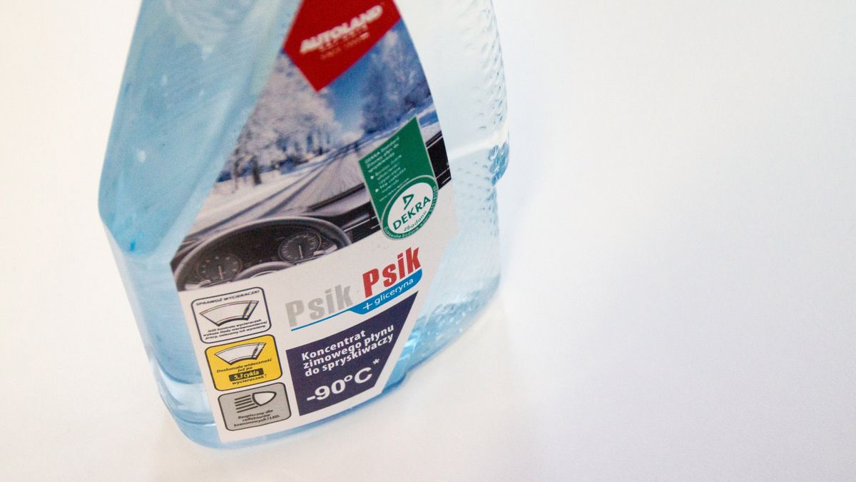 Zanim rozpocznie się zima, najlepiej kupić koncentrat i powoli wymieniać płyn na zimowy.