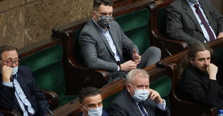 Mejza głosował w Sejmie. Wiceminister uciekał przed dziennikarzami