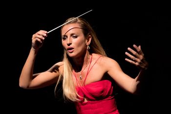 Dyrygentka nie mogła zacząć koncertu. Zwyzywano ją od "faszystów"