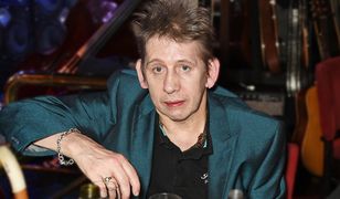 Stan zdrowia pogarsza się. Nagrał "najlepszą piosenkę świąteczną"