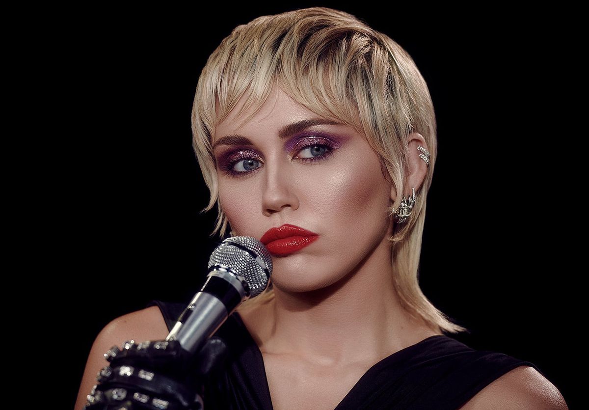 Miley Cyrus: zobacz teledysk do nowego singla "Midnight Sky"