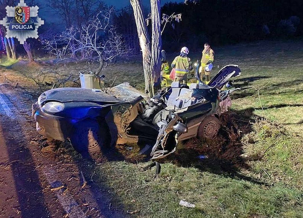 Śmiertelny wypadek na Dolnym Śląsku. Daewoo całkowicie roztrzaskane