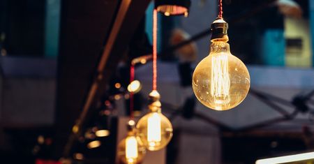Sprytne sposoby na oszczędzanie energii elektrycznej i zmniejszenie rachunków