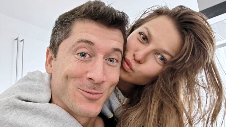 Robert Lewandowski chwali się czułościami z żoną! Pokazał zdjęcie z LEŻĄCĄ NA NIM Anią (FOTO)