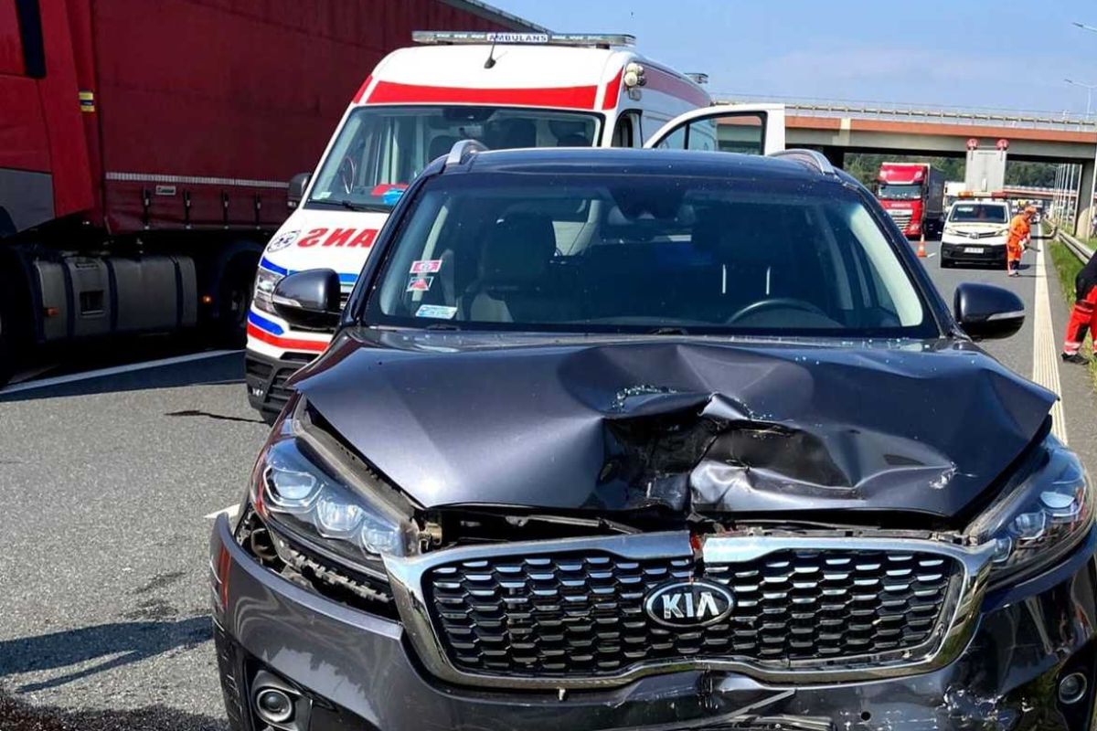 Szokujące sceny na A4. Spowodował kolizję, a potem pogryzł kierowcę