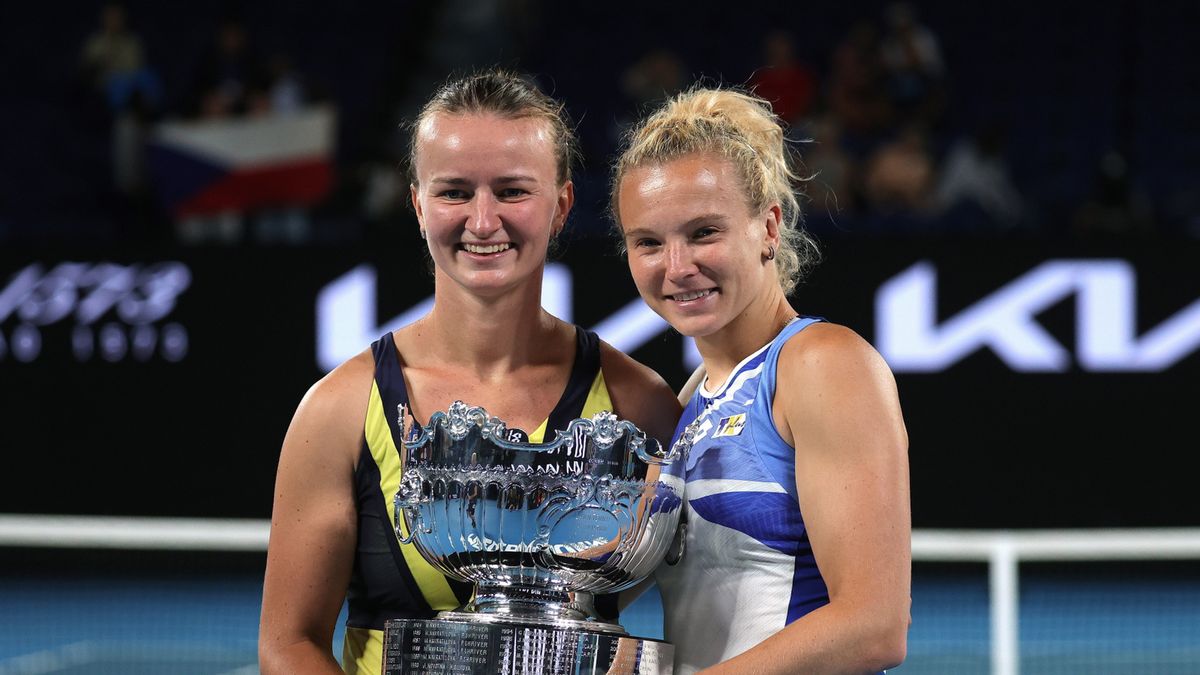 Zdjęcie okładkowe artykułu: Getty Images / FAZRY ISMAIL / Na zdjęciu: Barbora Krejcikova i Katerina Siniakova