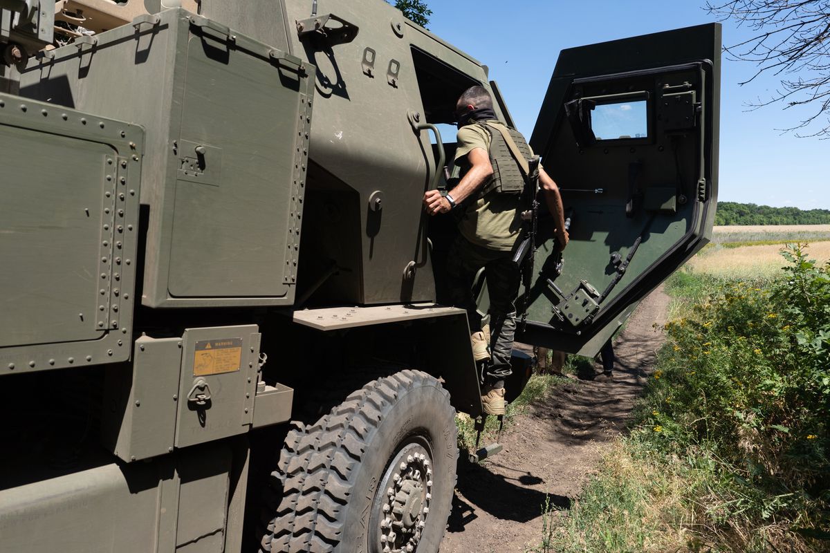 Reznikow podkreślał, jak duży wpływ na losy wojny mają systemy rakietowe HIMARS