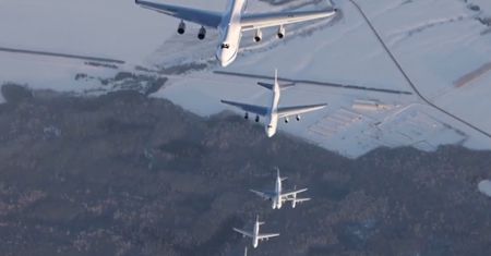 Rosja poderwała 7 ogromnych samolotów An-124. Po co?