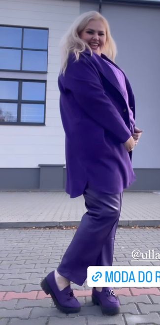 Kinga Zawodnik w fioletowym total looku