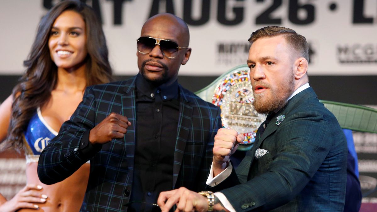 Mayweather (z lewej) i McGregor (z prawej) 