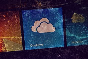 Windows 11 instaluje OneDrive Photos. Aplikacja skanuje zdjęcia