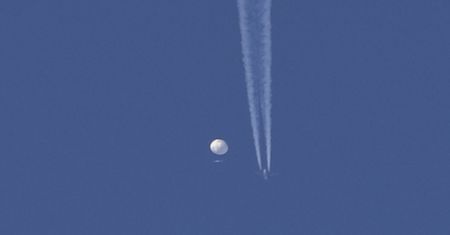 Chiński balon nad USA. Wleciał tam przez przypadek?