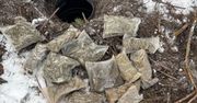 Kolbuszowa: 27-latek zakopał narkotyki w beczce. Policjanci znaleźli prawie 3,5 kg różnych nielegalnych substancji