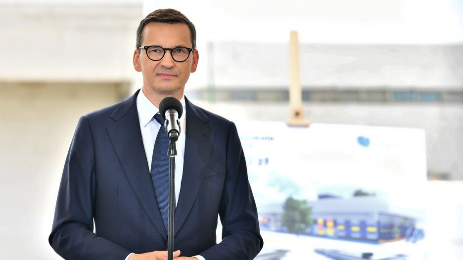Łagiewniki, 14.07.2022. Premier Mateusz Morawiecki podczas konferencji prasowej na terenie budowy przeszkola w Łagiewnikach, 14 bm. (jm) PAP/Maciej Kulczyński