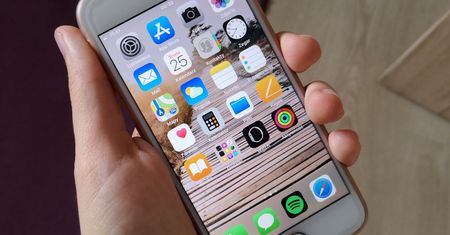 Nowy iOS nie psuje już iPhone'ów z ekranami z nieautoryzowanych serwisów