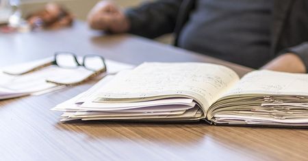 Więcej pieniędzy na pensje urzędników w nowym budżecie. Podwyżki tylko dla niektórych