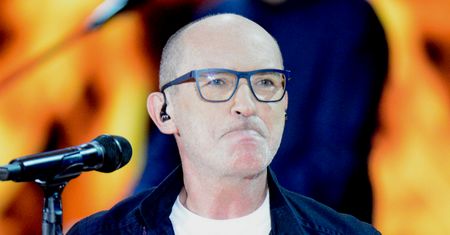 Andrzej Krzywy z De Mono też się przebranżowił. Dorabia na... BUDOWIE: "Nie jestem OBSRANĄ GWIAZDĄ"