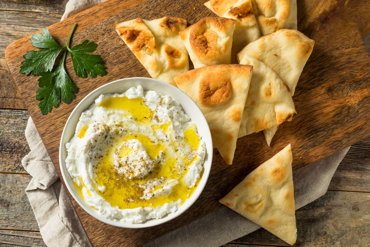 Labneh stanowi ważny składnik diety mieszkańców Bliskiego Wschodu