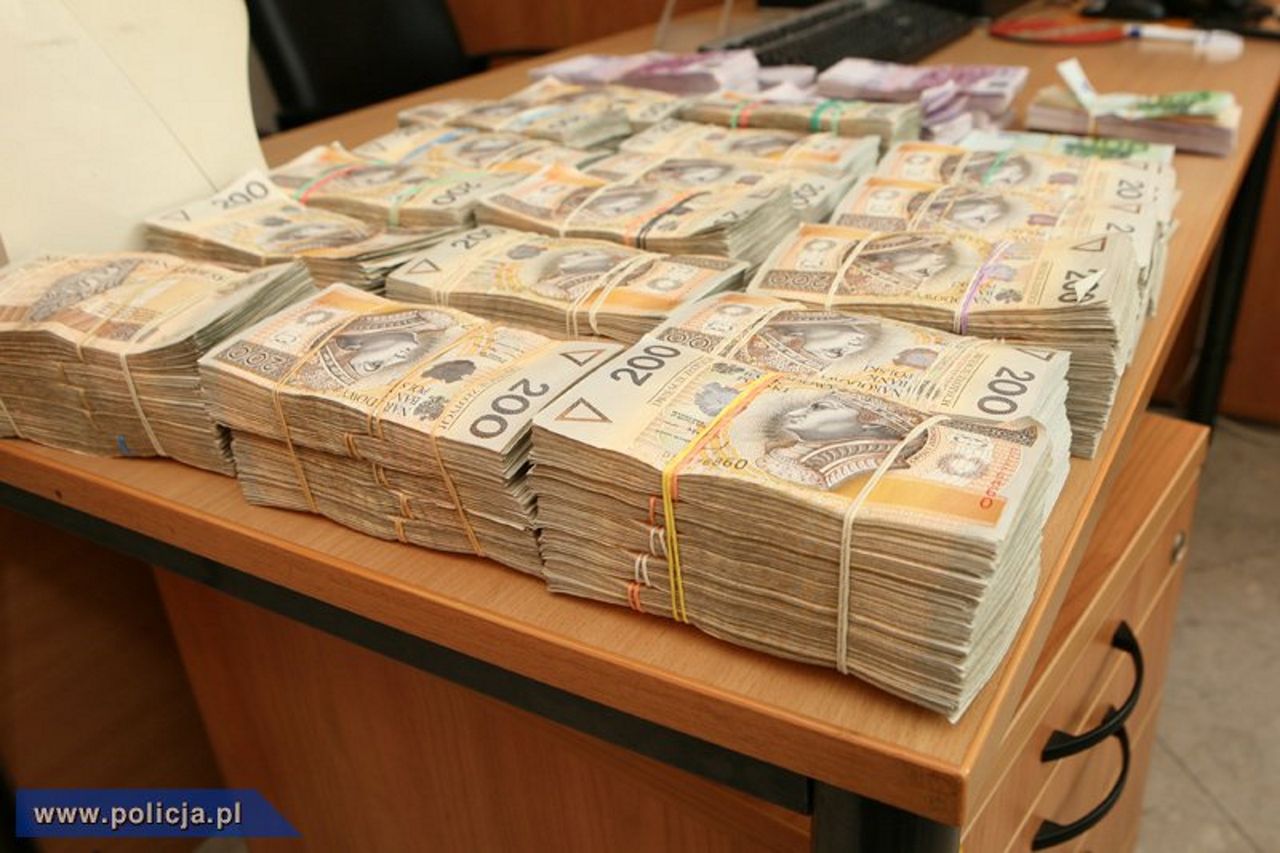 Odebrała telefon w pracy. 34-latka straciła 700 tys. złotych