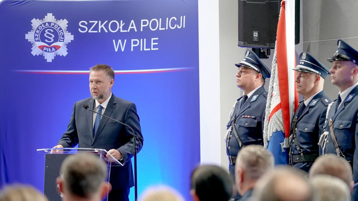 Minister Kierwiński na Święcie Policji w Szkole Policji w Pile