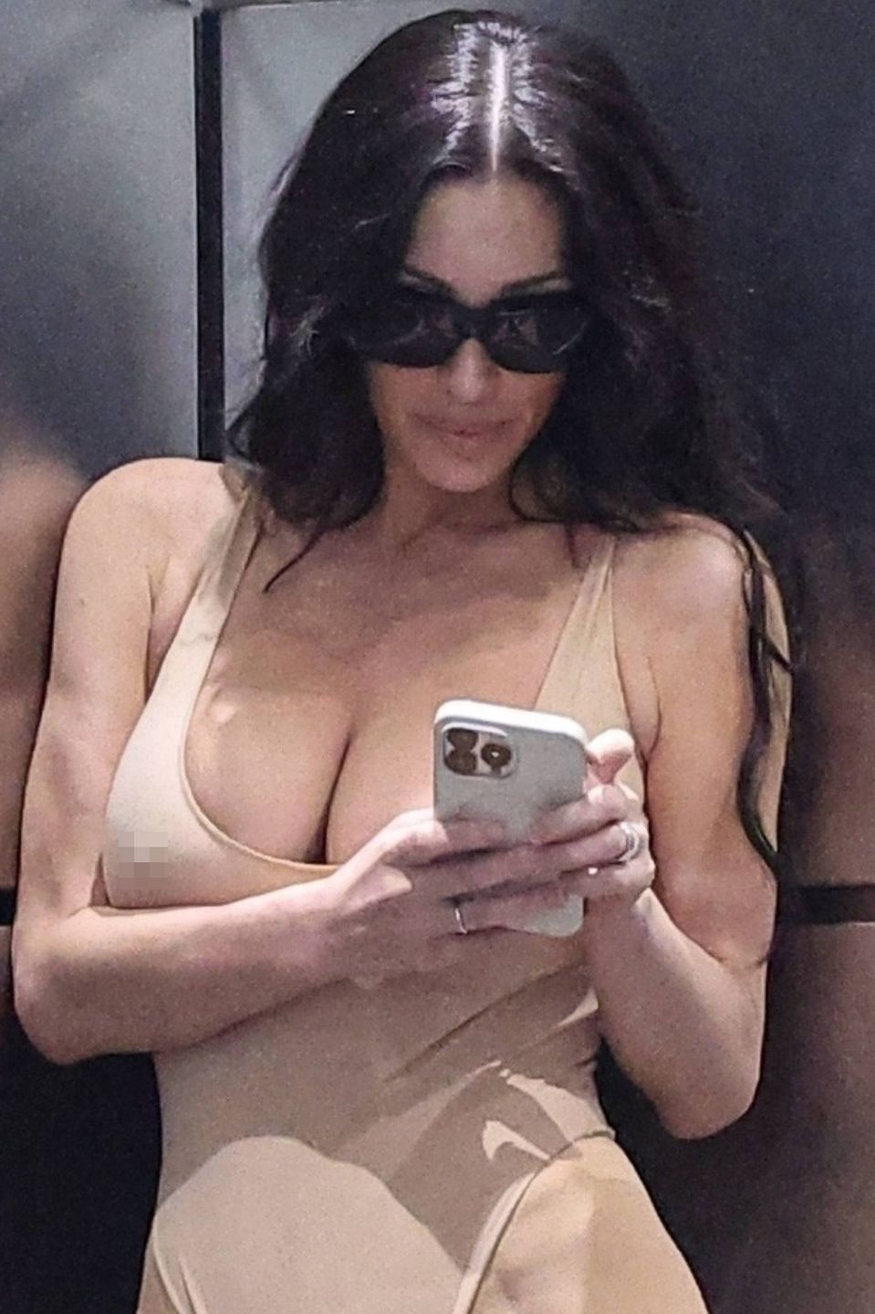 Bianca Censori w drodze do kosmetyczki