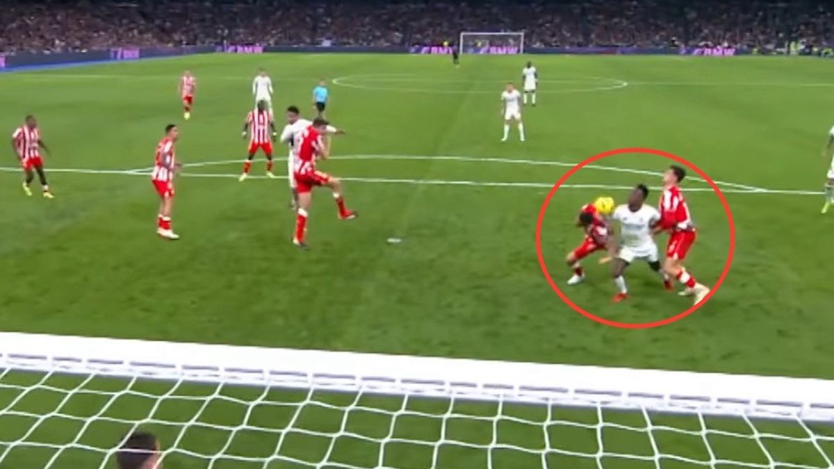Twitter / Canal+ Sport / Na zdjęciu: kontrowersyjny gol Viniciusa Juniora