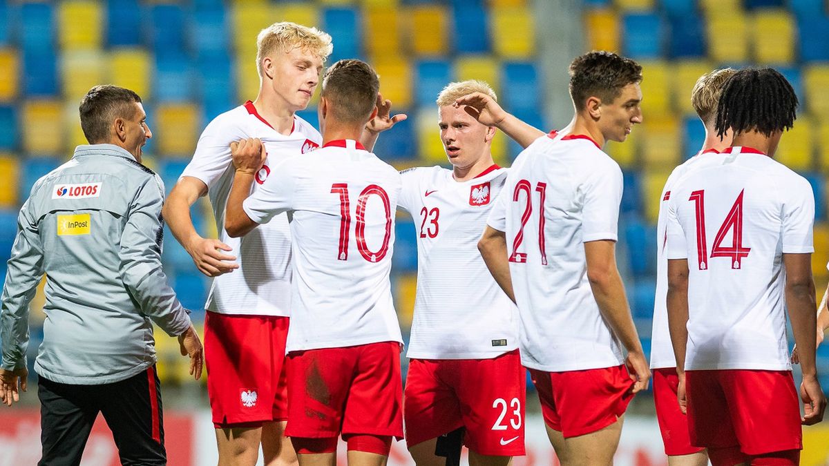Newspix / MATEUSZ SLODKOWSKI / CYFRASPORT/NEWSPIX.PL / Na zdjęciu: reprezentacja Polski U-19