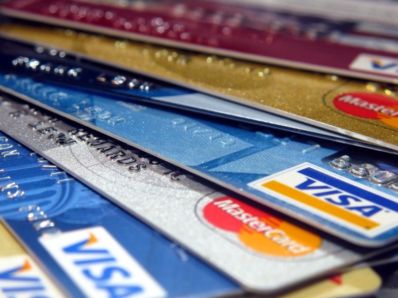 Dwaj najwięksi operatorzy kart kredytowych nie zgadzają się z werdyktem.