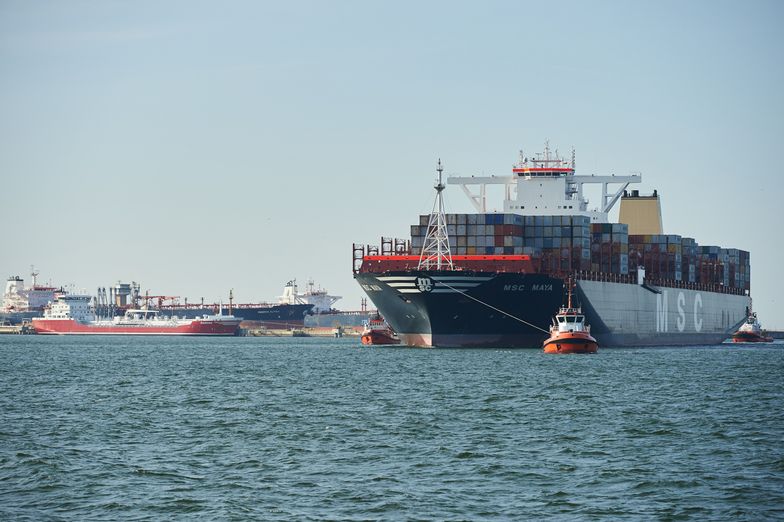 Największy kontenerowiec świata dopłynął do portu w Gdańsku