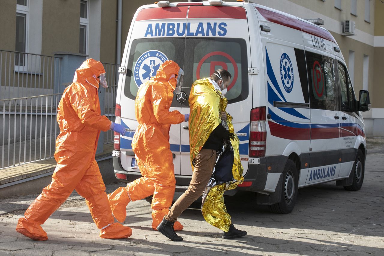 Koronawirus w Polsce. "Brakuje nie tylko respiratorów i tlenu, ale także podstawowych narzędzi medycznych"